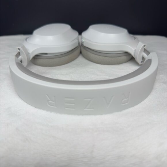 Razer Barracuda X – Mercury Edition | Wireless Gaming Headset (PC/Console/Mobile - Picture 4 of 9